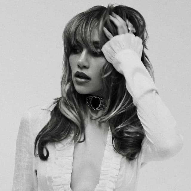 Suki Waterhouse